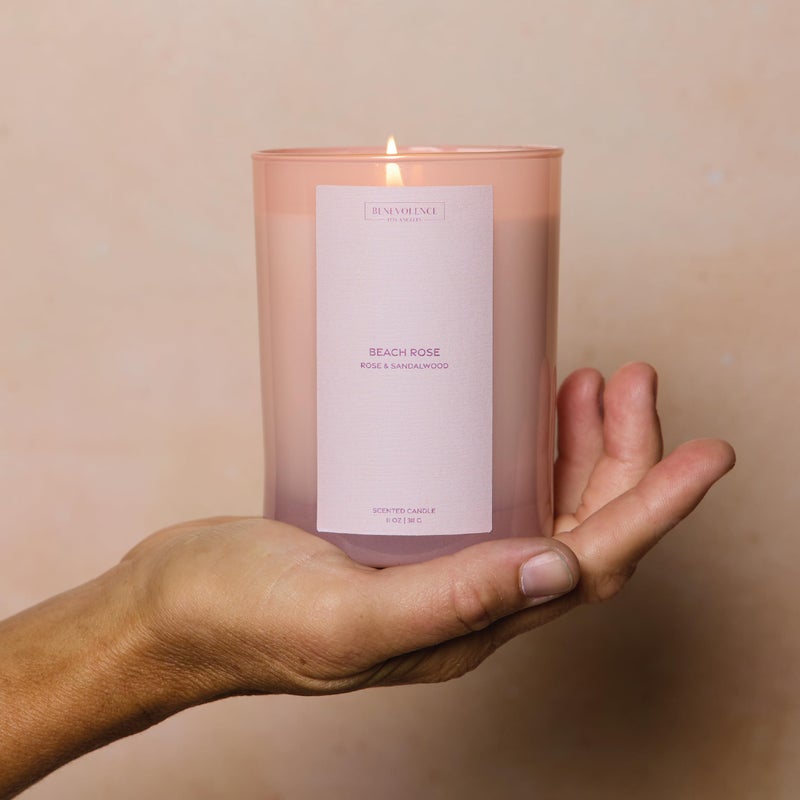 بينيفولانس لوس أنجلوس الشموع المعطرة من Benevolence LA - شمعة معطرة بالورد وخشب الصندل للمنزل | 11 أونصة، حرق لمدة 60 ساعة | شمع طبيعي، فتيل قطن | مجموعة الشمس القبلة - Image 5
